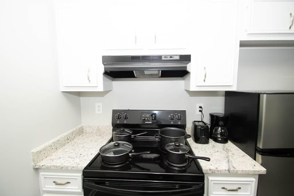 House | Private kitchen | Fridge, microwave, oven, stovetop
