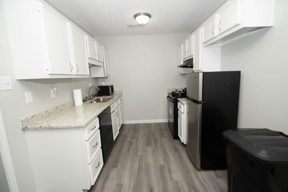 House | Private kitchen | Fridge, microwave, oven, stovetop
