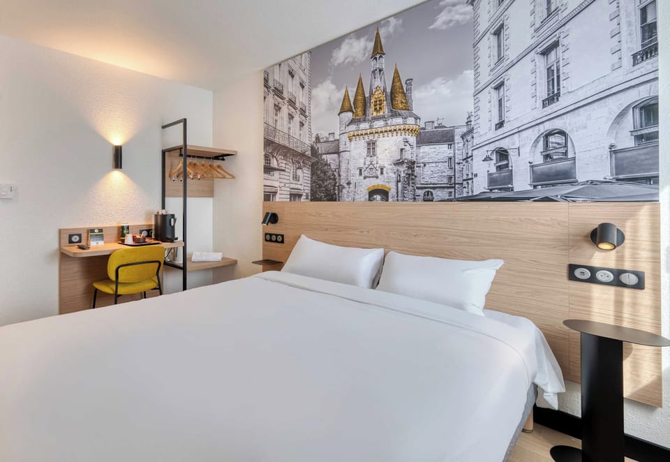Comfort Double Room, Non Smoking | Desk, blackout drapes, soundproofing, free WiFi