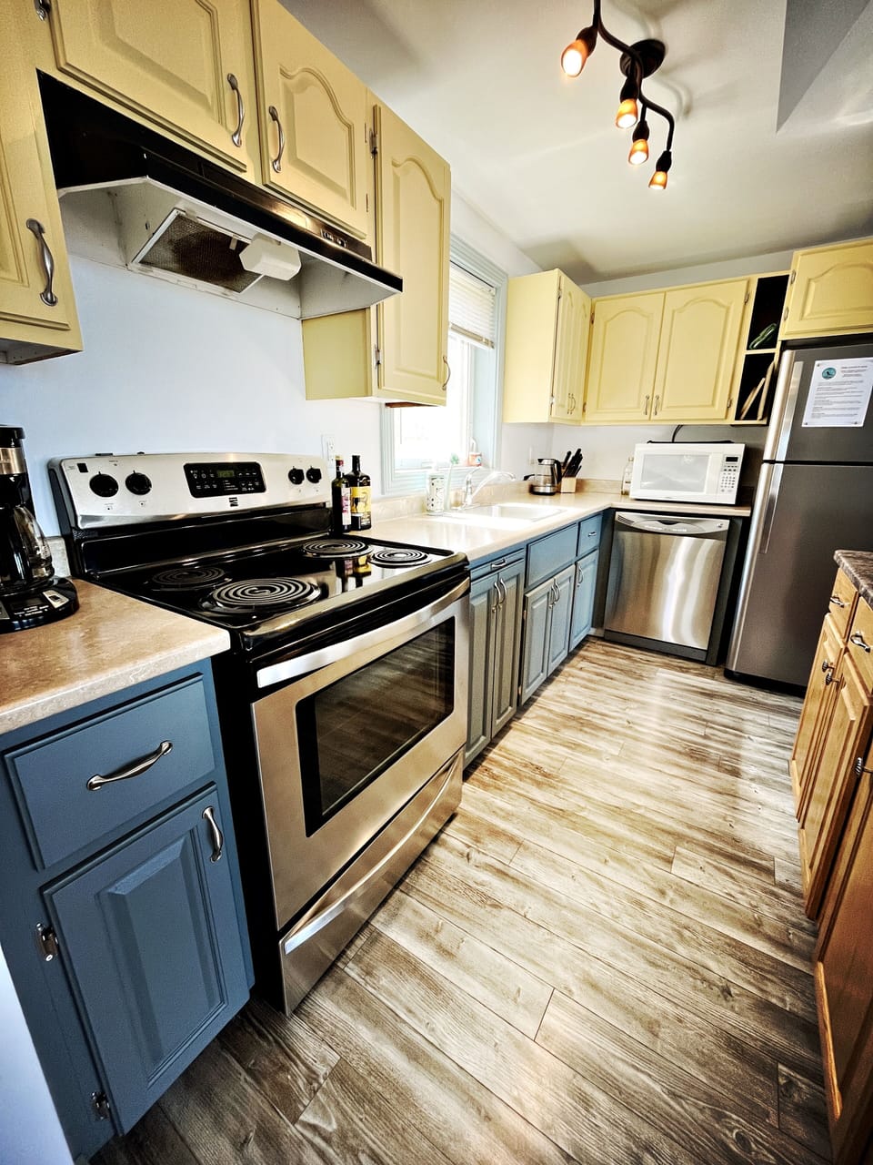 The kitchen features everything you need to enjoy local flavours.