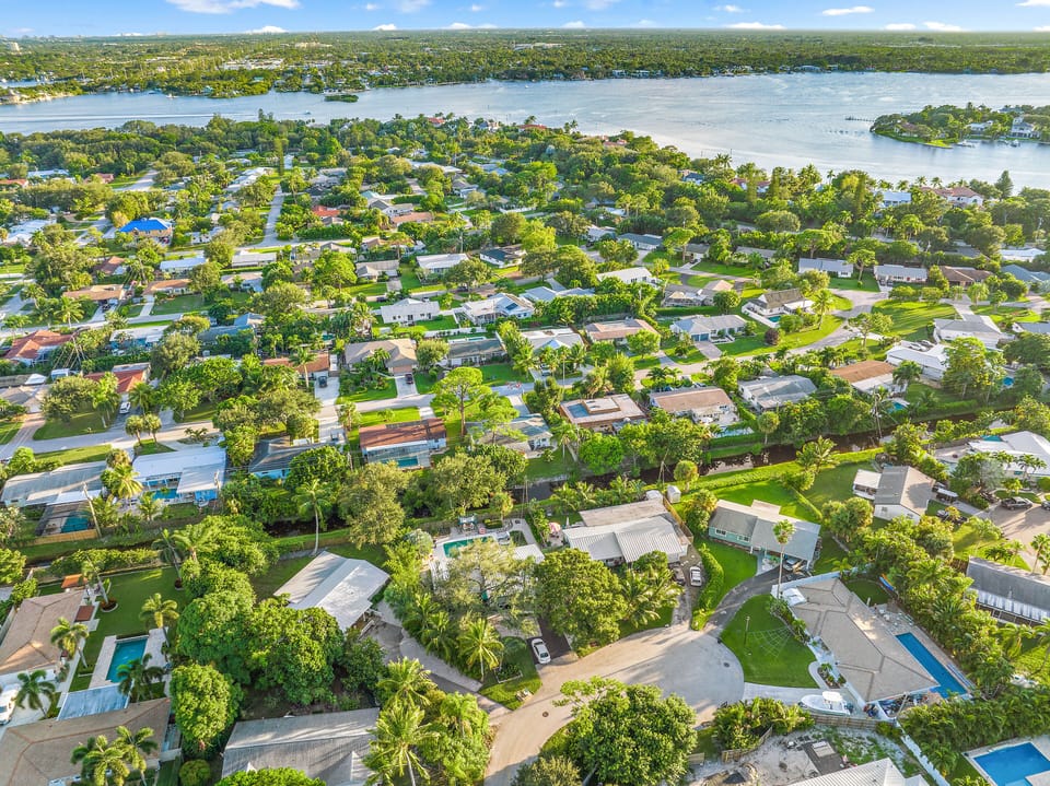 10 walk to riverside drive + bridge over intracoastal: 360 degree water views.  