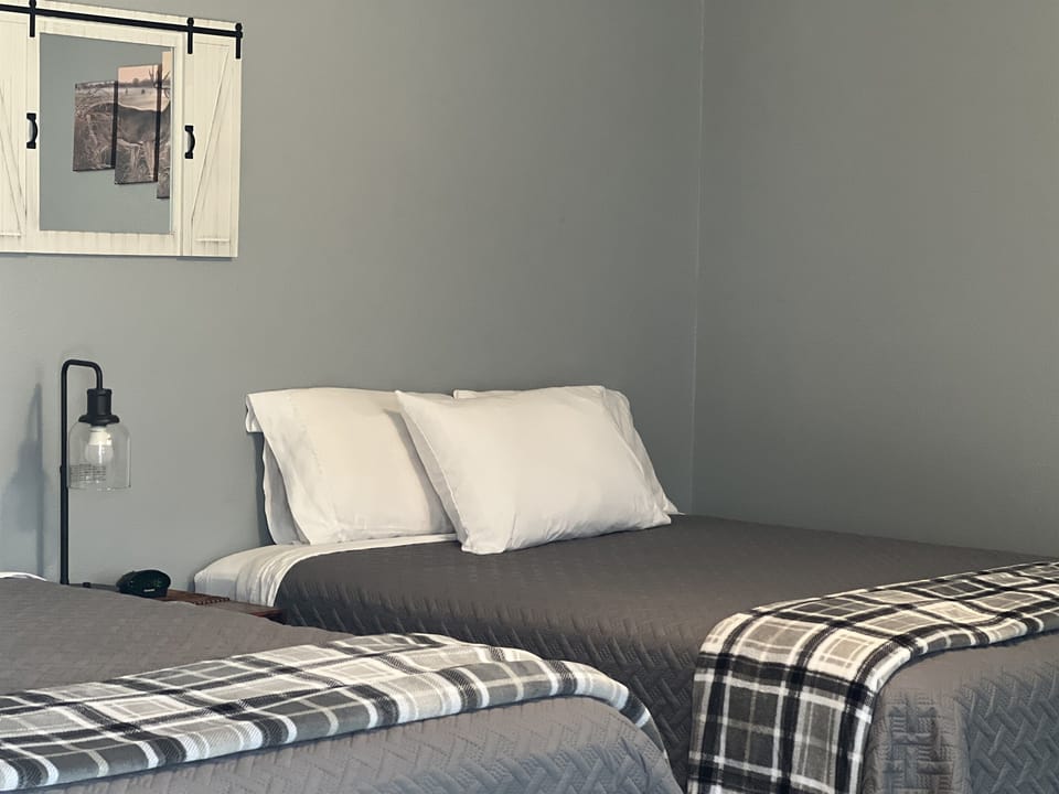 2 Queen Beds
