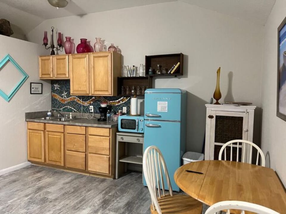 Artist Cottage Kitchenette