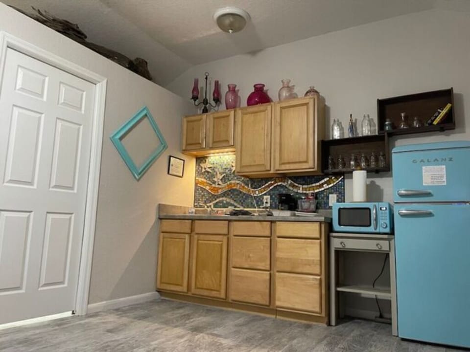 Artist Cottage Kitchenette