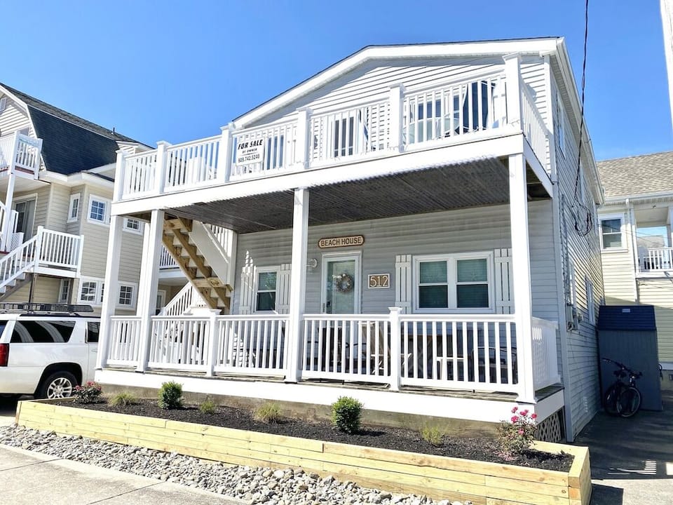 Exterior - This is for the second floor. We also rent the first floor. 