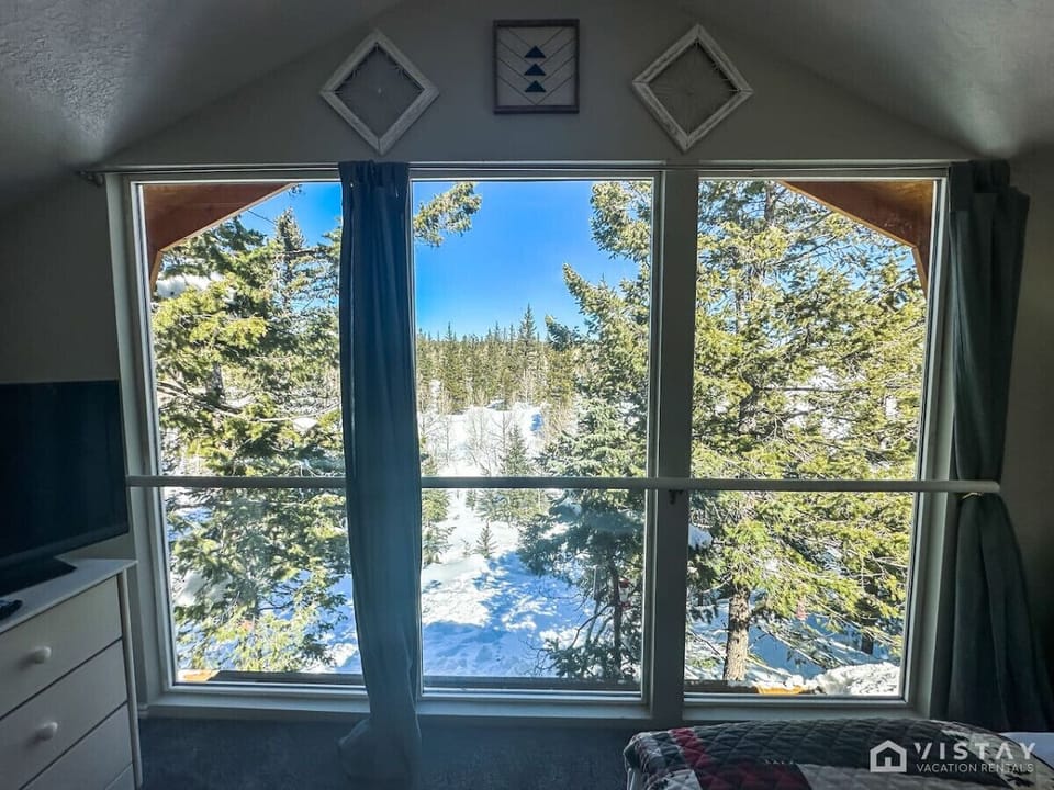 Who wouldn’t want to wake up to a view like this right from your window?