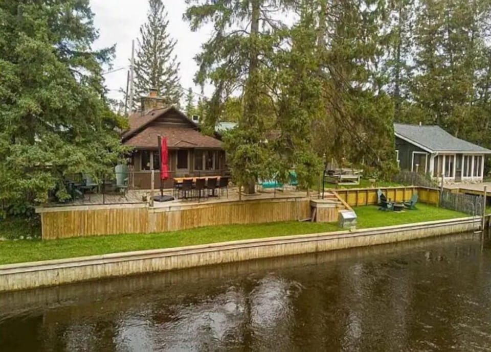 150' River frontage