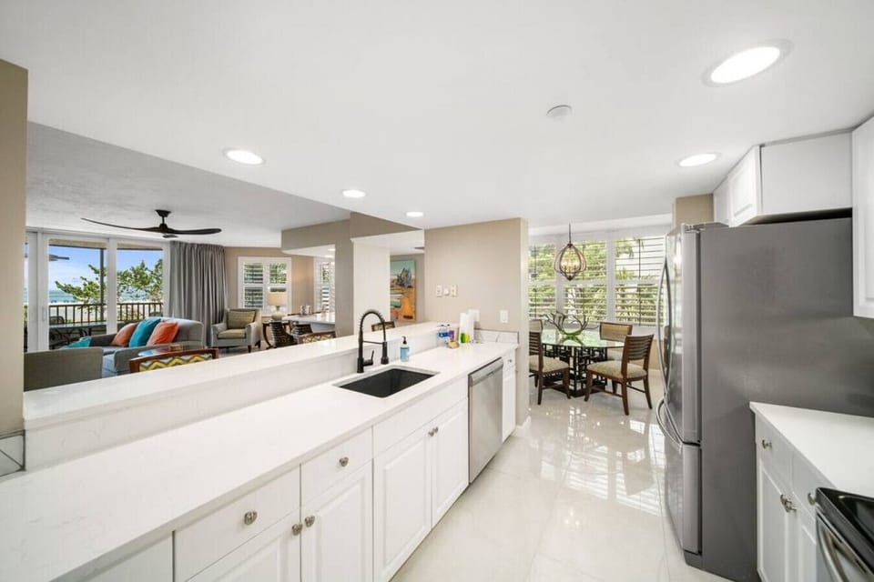 Kitchen area with sink and ref