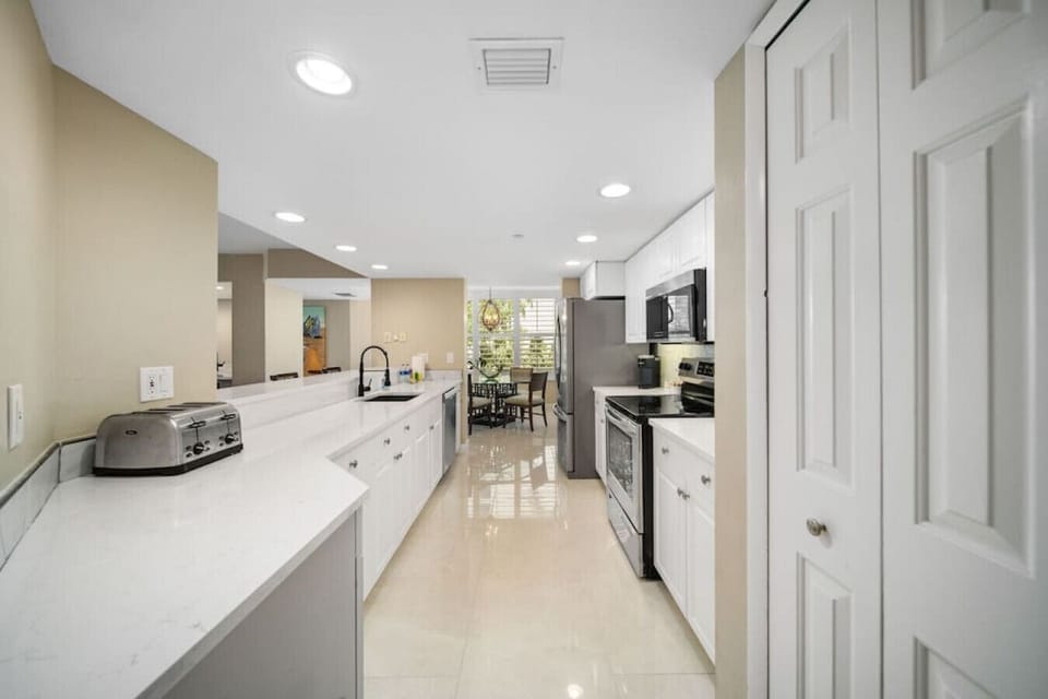 Fully equipped kitchen offering high-end finishes for a home-cooked experience.