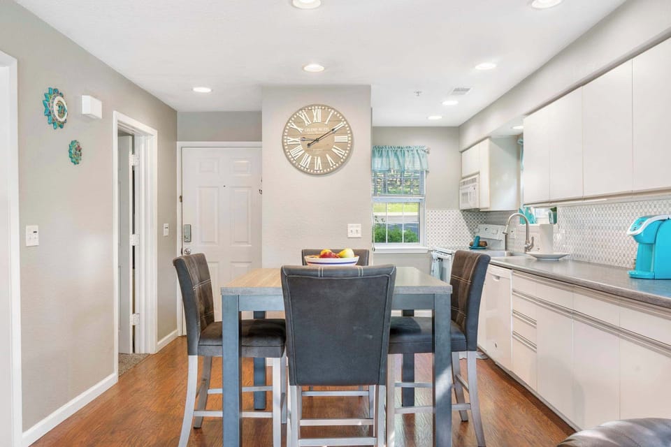 Condo, Multiple Beds, Balcony, Mountain View (Holiday Hills Getaway) | Dining