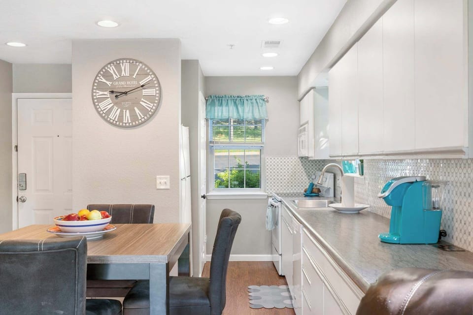 Condo, Multiple Beds, Balcony, Mountain View (Holiday Hills Getaway) | Private kitchen | Coffee/tea maker