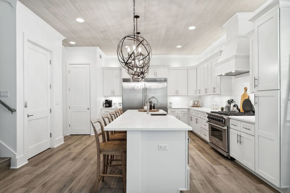 Second Floor Gourmet Kitchen - Bar Seating for 5