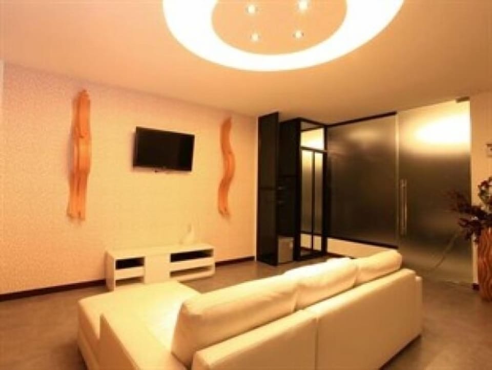 Deluxe Jacuzzi | Minibar, free WiFi