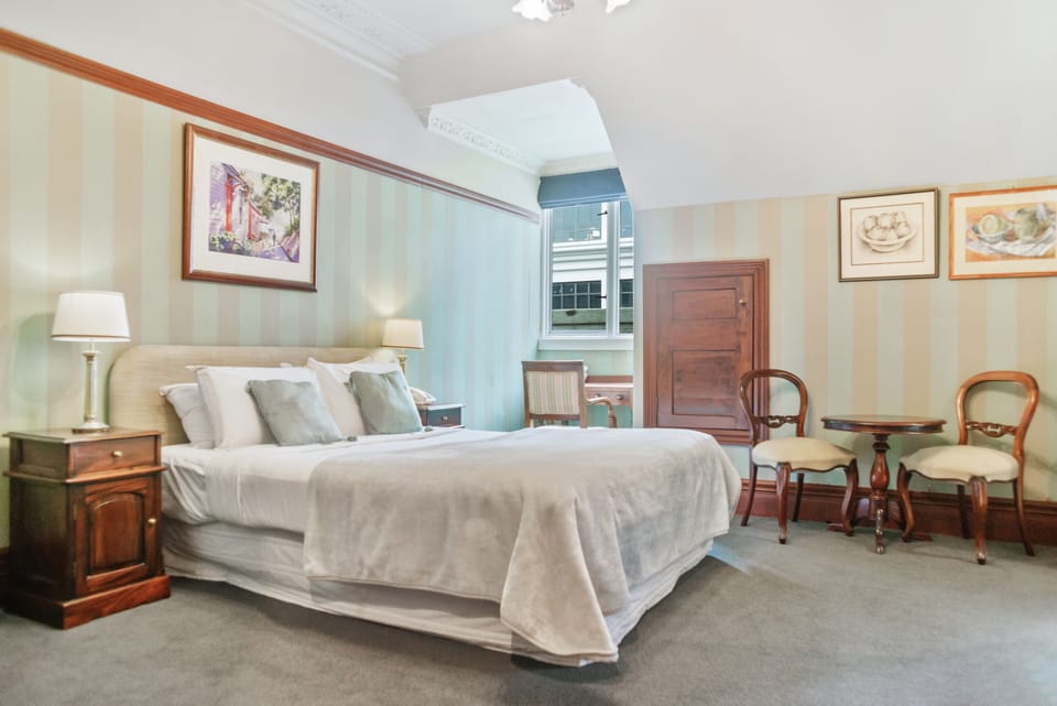 Executive Double Room | Minibar, desk, soundproofing, iron/ironing board