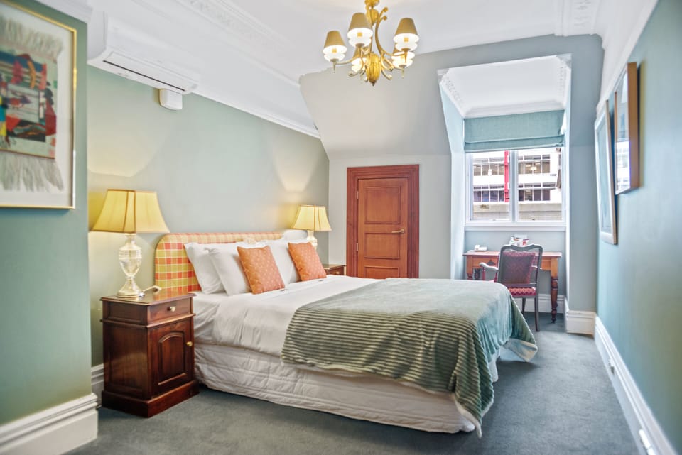 Deluxe Double Room | Minibar, desk, soundproofing, iron/ironing board