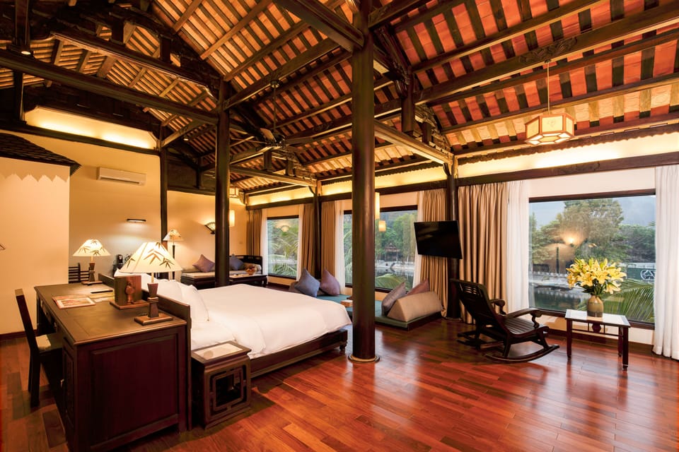Royal Double Room | Minibar, in-room safe, desk, blackout drapes