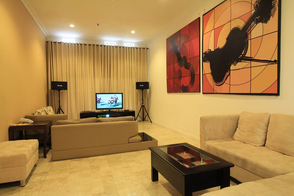 29-inch LCD TV with cable channels, TV