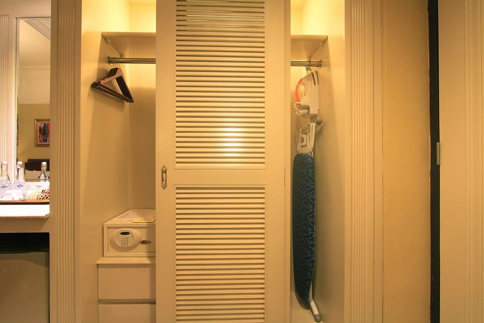 Minibar, in-room safe, desk, blackout drapes