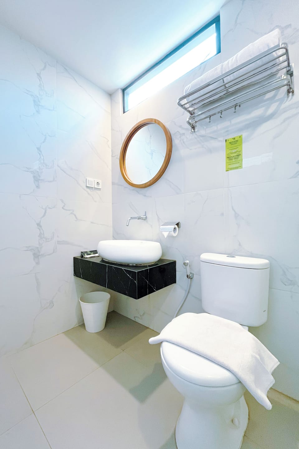 Superior Double Room | Bathroom | Shower, hydromassage showerhead, towels
