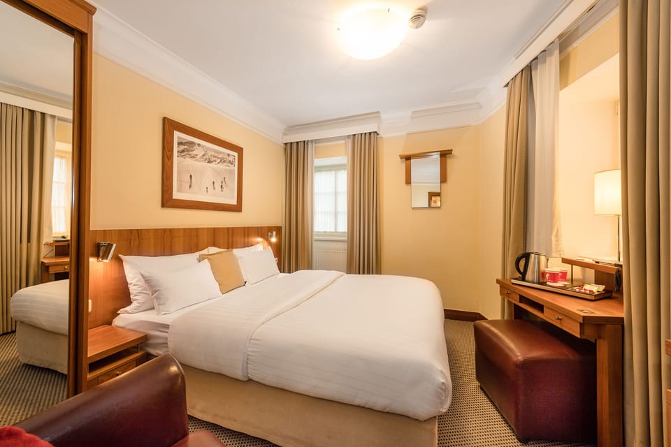 Single Room | Hypo-allergenic bedding, minibar, in-room safe, desk