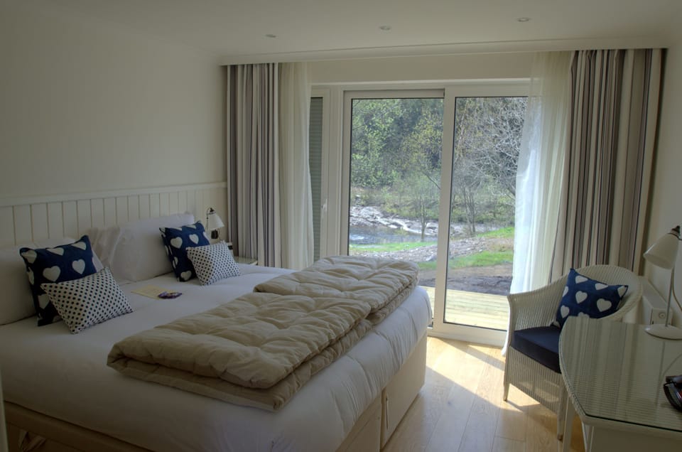 Deluxe Double or Twin Room, River View, Annex Building | Individually decorated, desk, blackout drapes