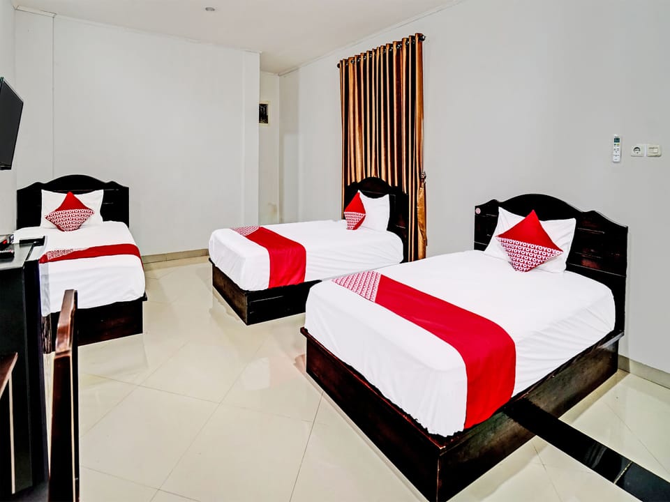 Deluxe Double Room | Desk, laptop workspace, WiFi (free), bed sheets