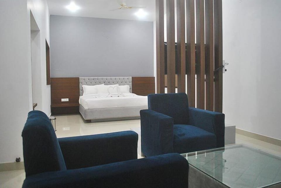 Deluxe Room | Desk, iron/ironing board, free WiFi, bed sheets