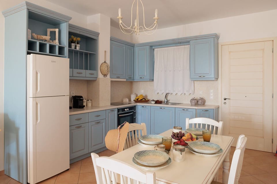 Junior Suite | Private kitchen | Full-size fridge, oven, espresso maker, coffee/tea maker
