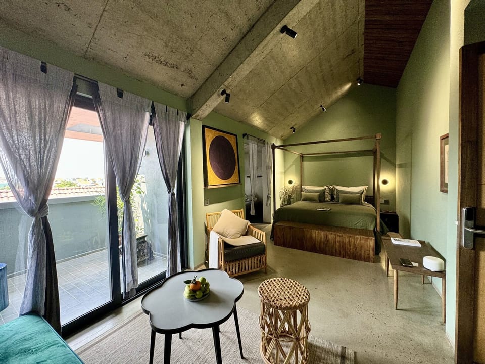 Family Triple Room | Hypo-allergenic bedding, individually decorated, individually furnished