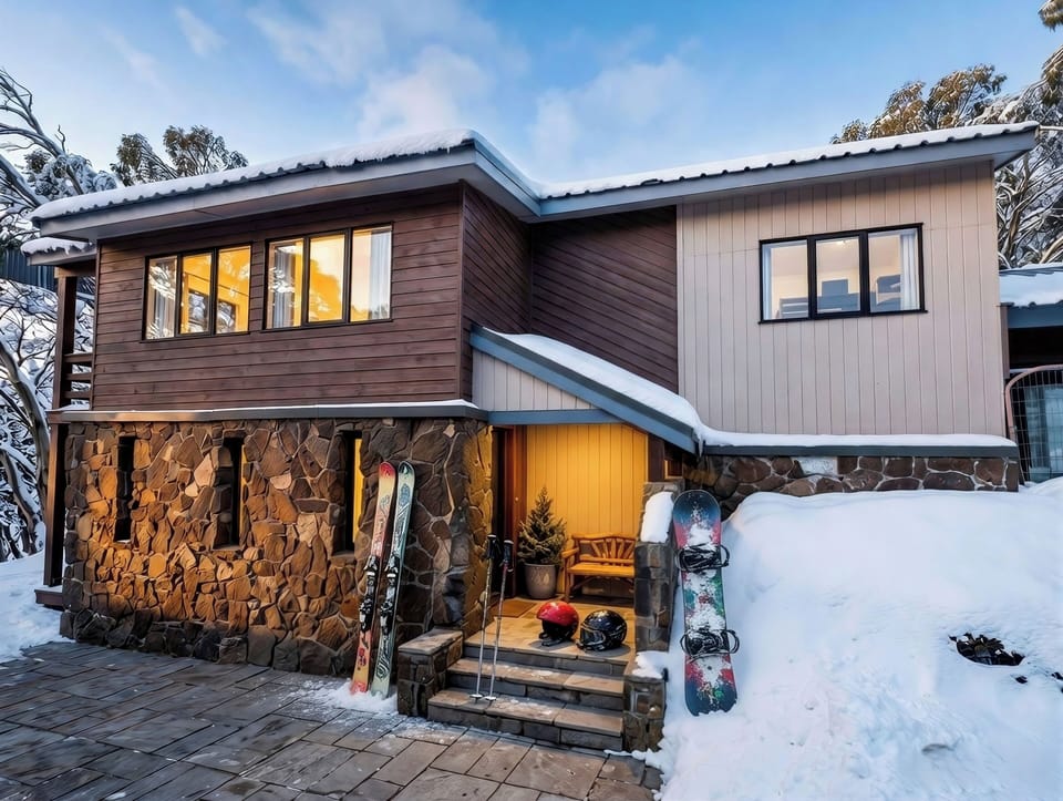 Your private modern 3-bedroom chalet – just 450 m to main chair lift.