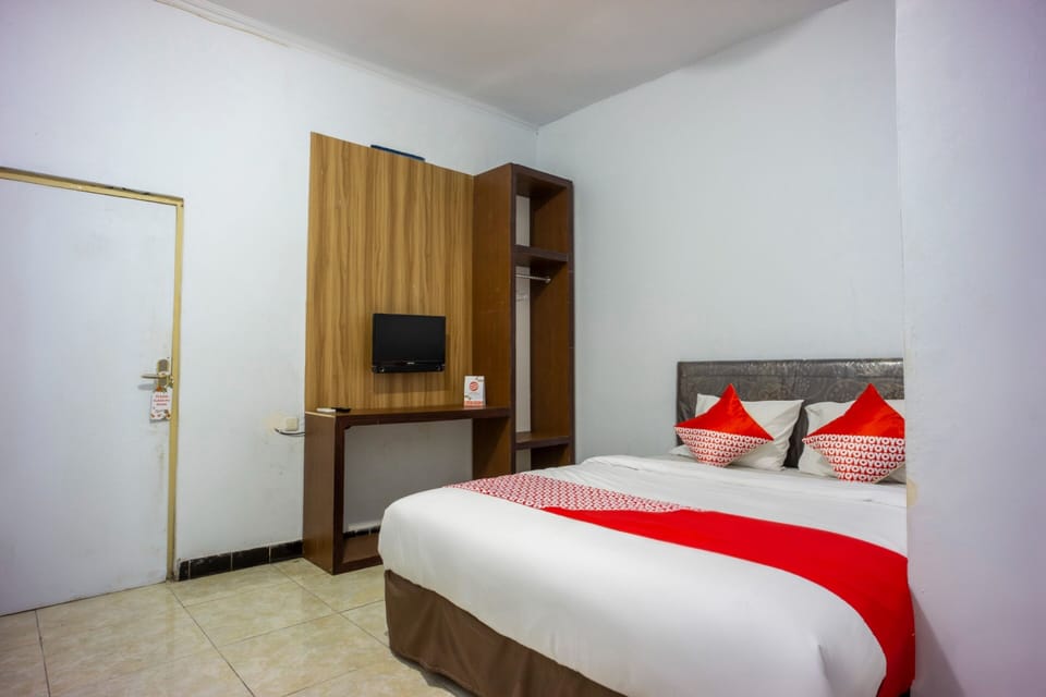 Standard Double Room | Desk, laptop workspace, WiFi (free), bed sheets