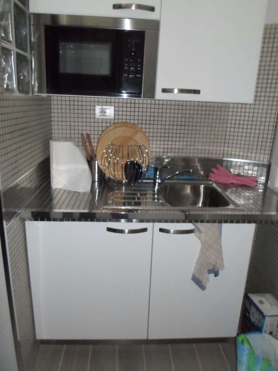 Executive Apartment | Private kitchen | Electric kettle, blender, cookware/dishes/utensils, freezer