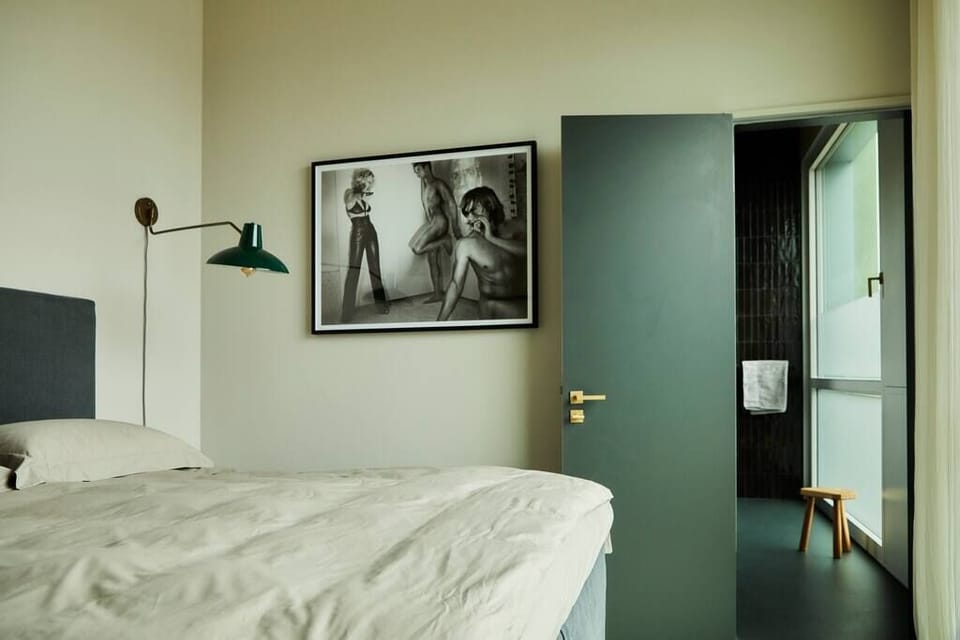 Bedroom with view in the bathroom