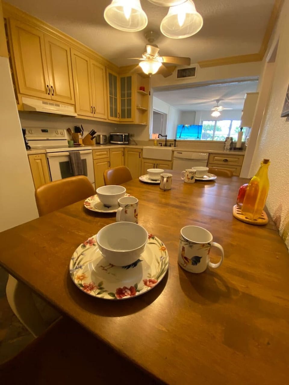 Dining Table Set with Mugs and Fruit Bowl