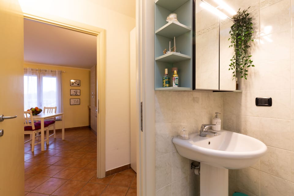 Panoramic Studio | Bathroom | Shower, rainfall showerhead, hair dryer, bidet