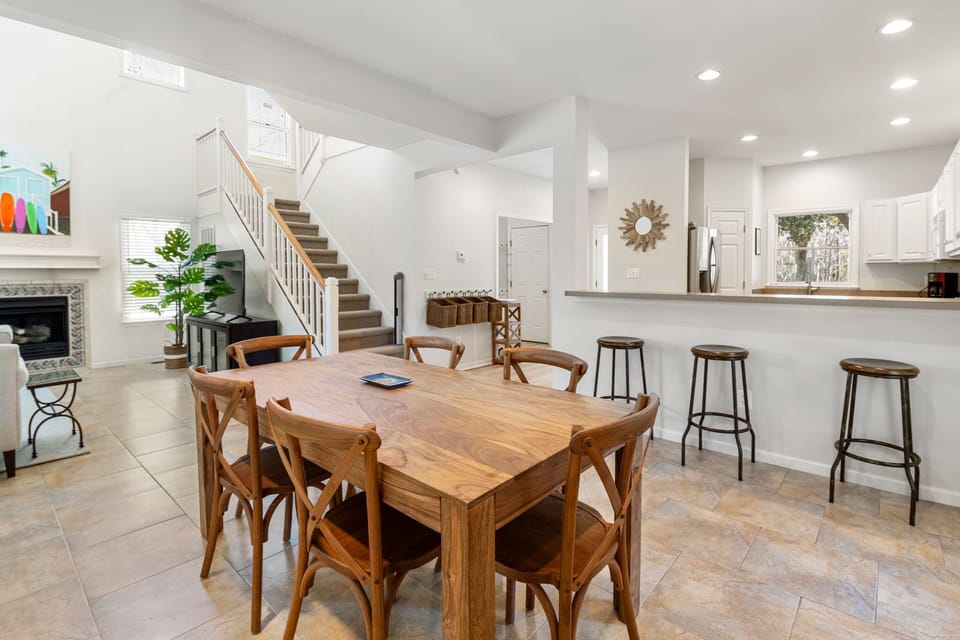MB60: Dream Inn | Bottom Level Dining Area