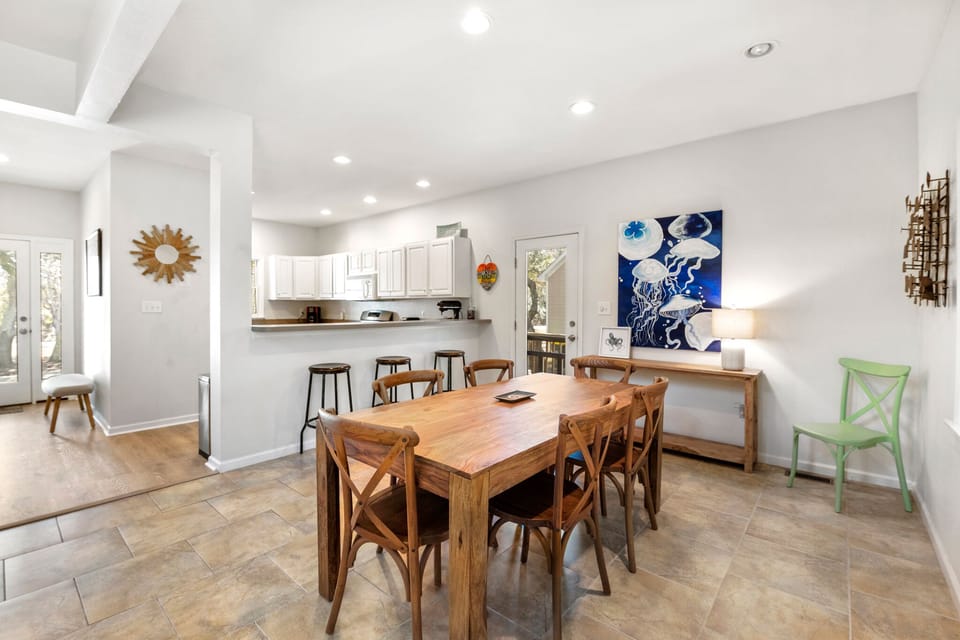 MB60: Dream Inn | Bottom Level Dining Area