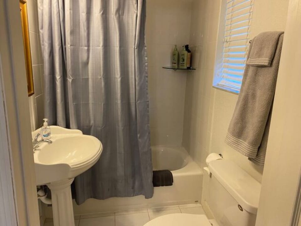 Sweet Bay Bathroom