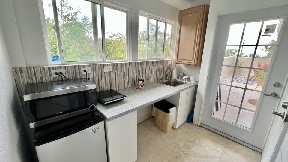 Kitchenette. 