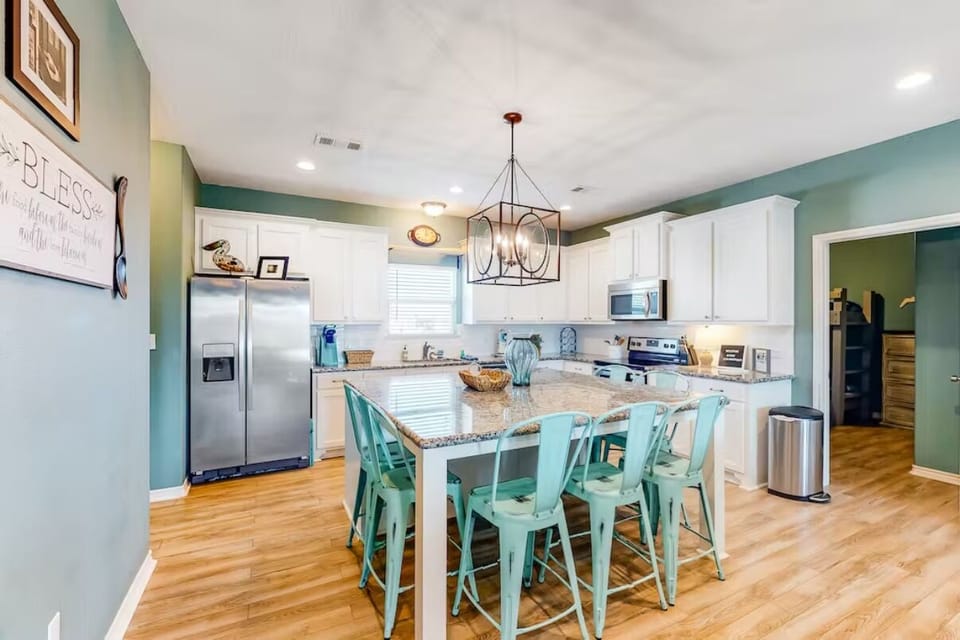 Well equipped kitchen with a huge island. Perfect for family gatherings!