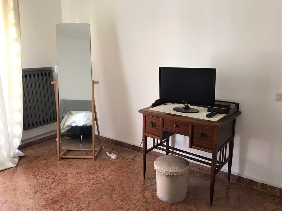 Apartment | 2 bedrooms, desk, blackout drapes