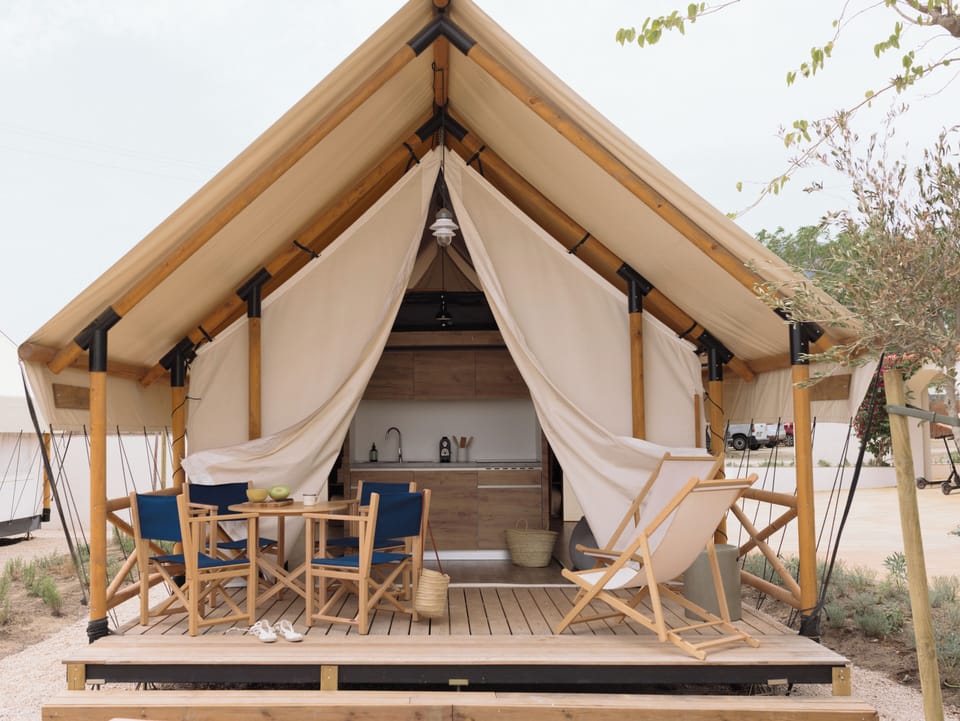 Memory foam beds, free WiFi, bed sheets