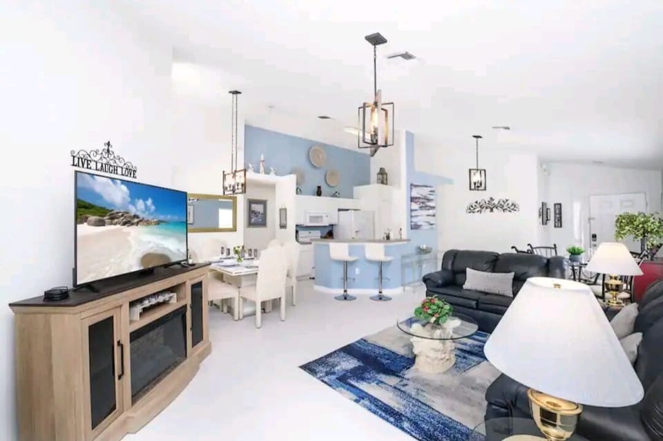 Open Floor Plan, Livingroom, Dining room, and Kitchen