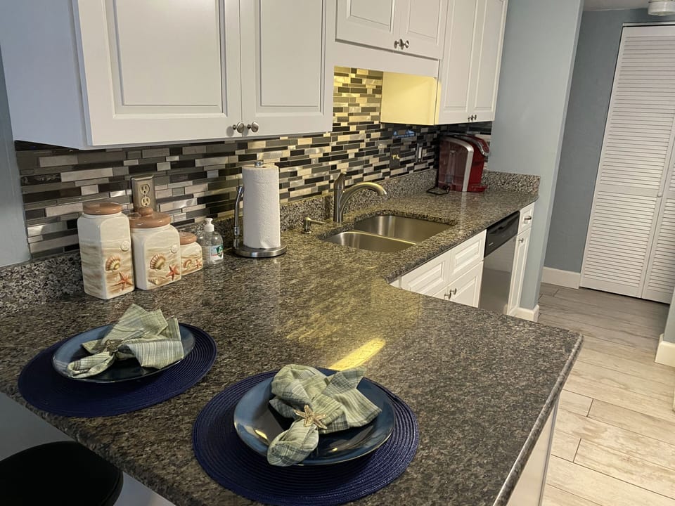 Room  for 2 at the counter as well as the kitchen table.