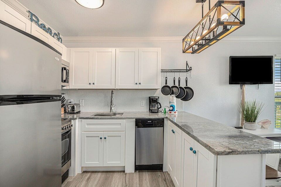 Kitchen with stainless steel appliances 