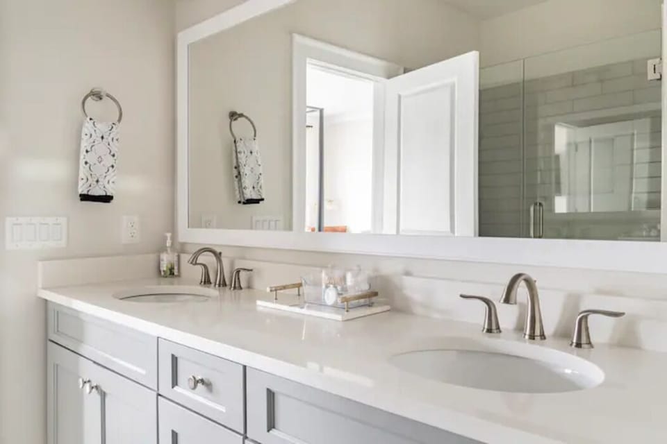 Spacious en-suite bathroom off the primary bedroom.