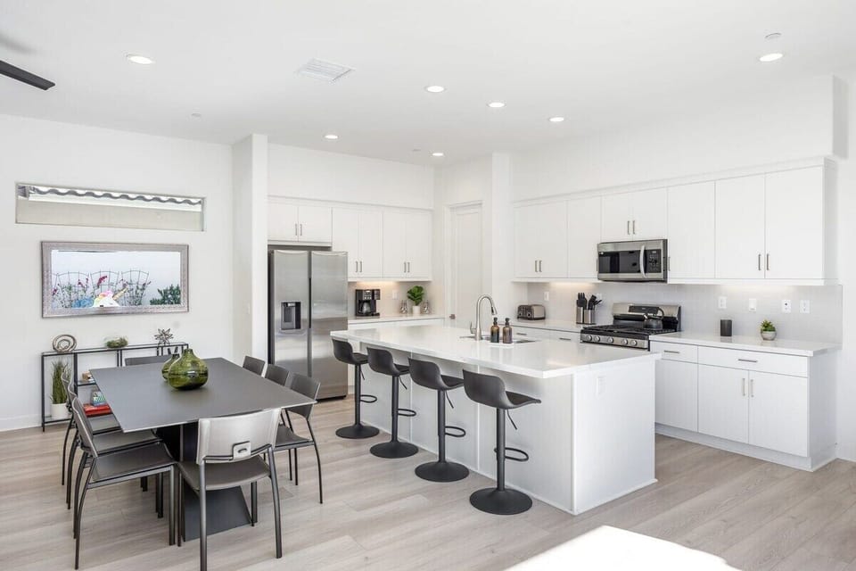Kitchen and dining area.