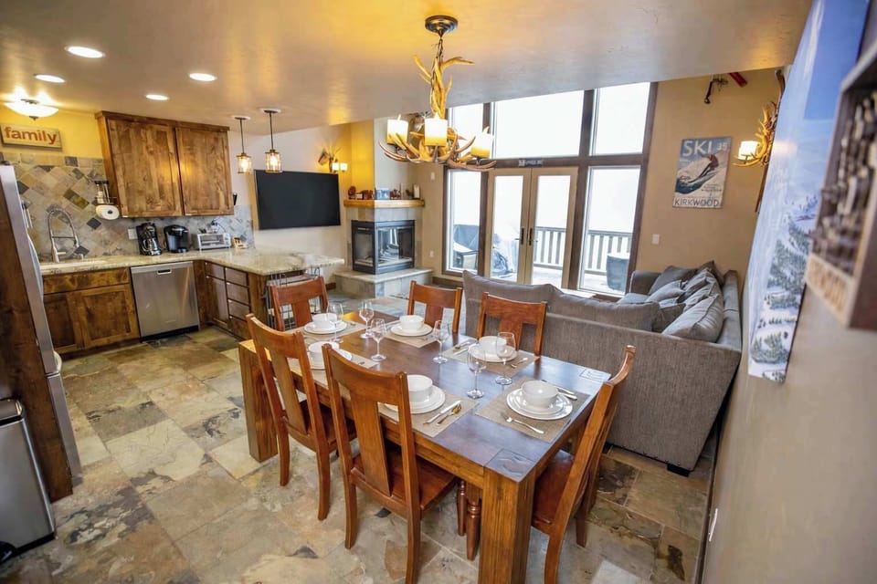 Cabin Dining Room