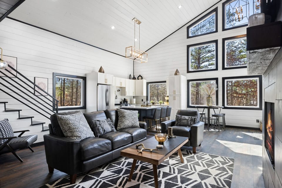 Beautiful living space to enjoy! 