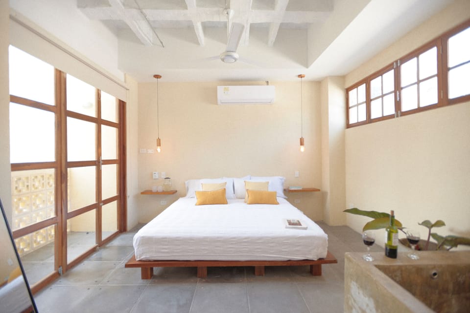 Superior Room, 1 King Bed, Bathtub | Iron/ironing board, WiFi (free), bed sheets